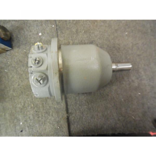 NEW LIEBHERR REXROTH HYDRAULIC MOTOR R910975192 # 510235108 #1 image