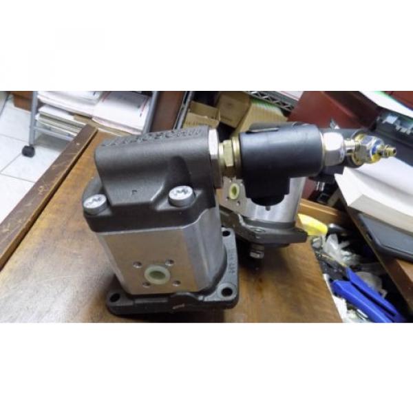 NEW Bosch Rexroth  Hydraulic Gear Pump 0511 625 022 SOLO FD987 #1 image