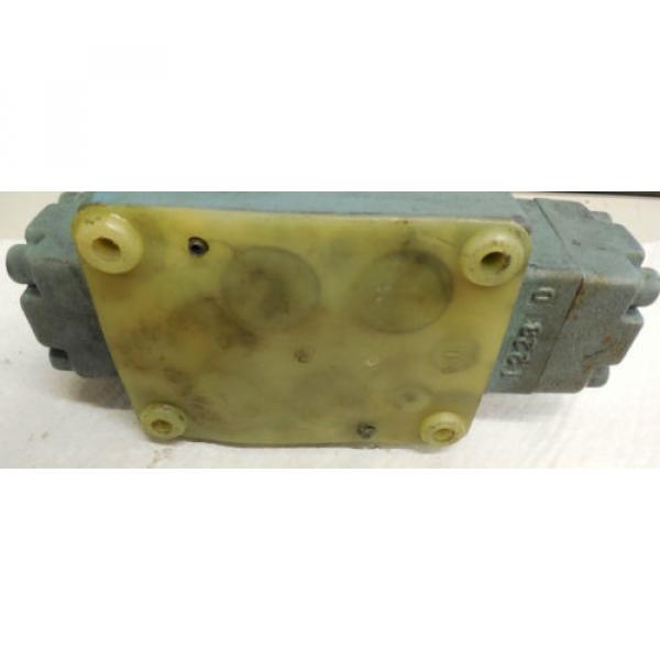 YUKEN DIRECTIONAL VALVE DSHG-06-3C2-E-A100-52 DSHG063C2EA10052 VK316210-4 1223 D #5 image