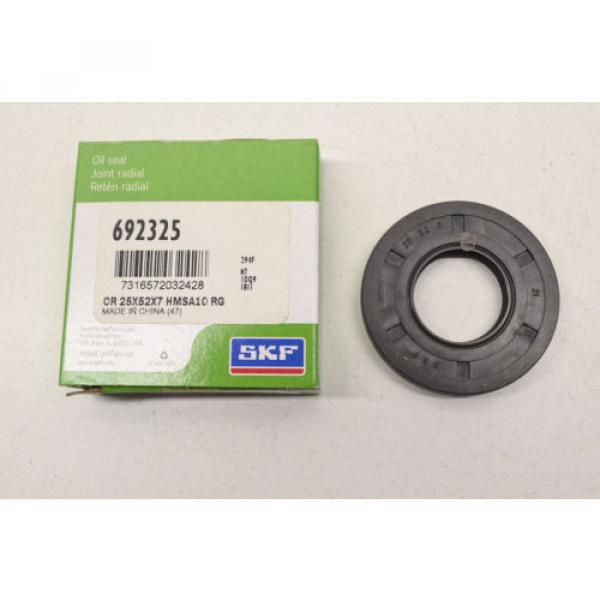 New SKF Oil Seal CR 25x5x27 HMSA10 RG NOS #1 image